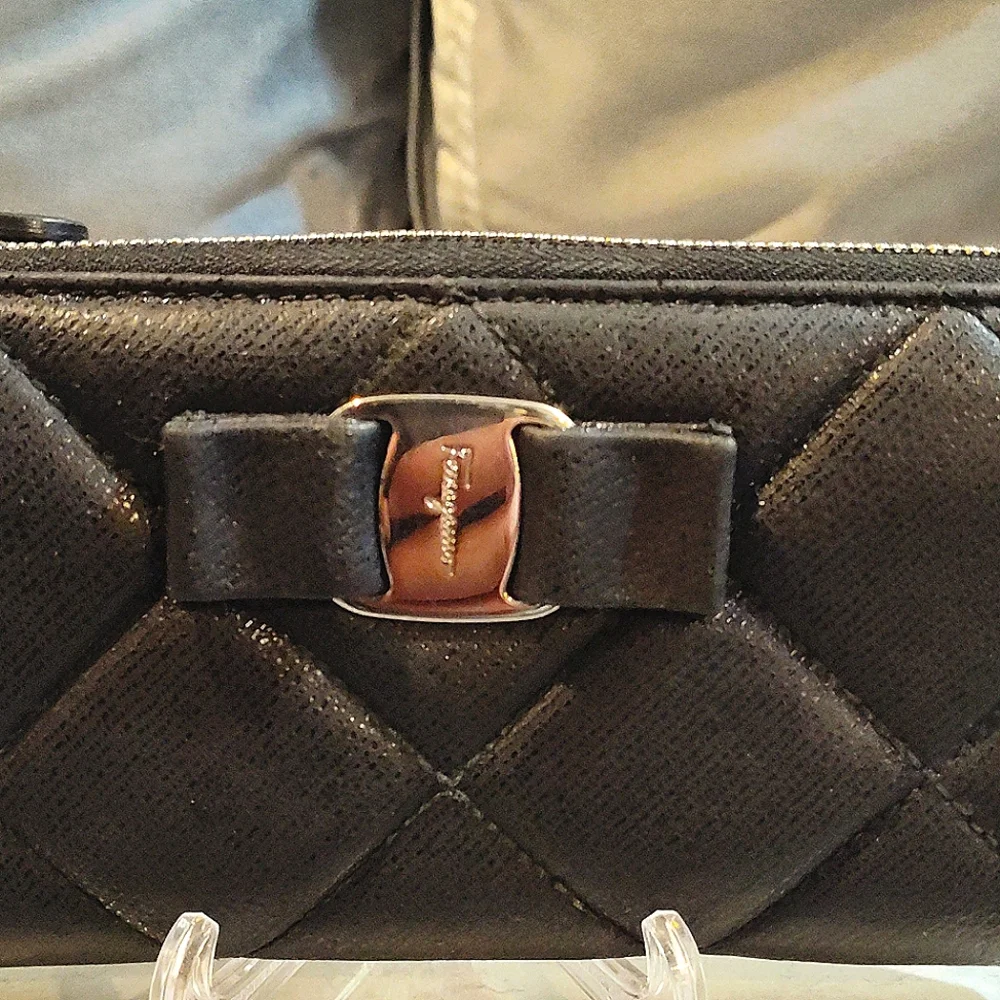 SALVATORE FERRAGAMO VARA RIBBON QUILTED SHIMMERY LEATHER CONTINENTAL LONG WALLET